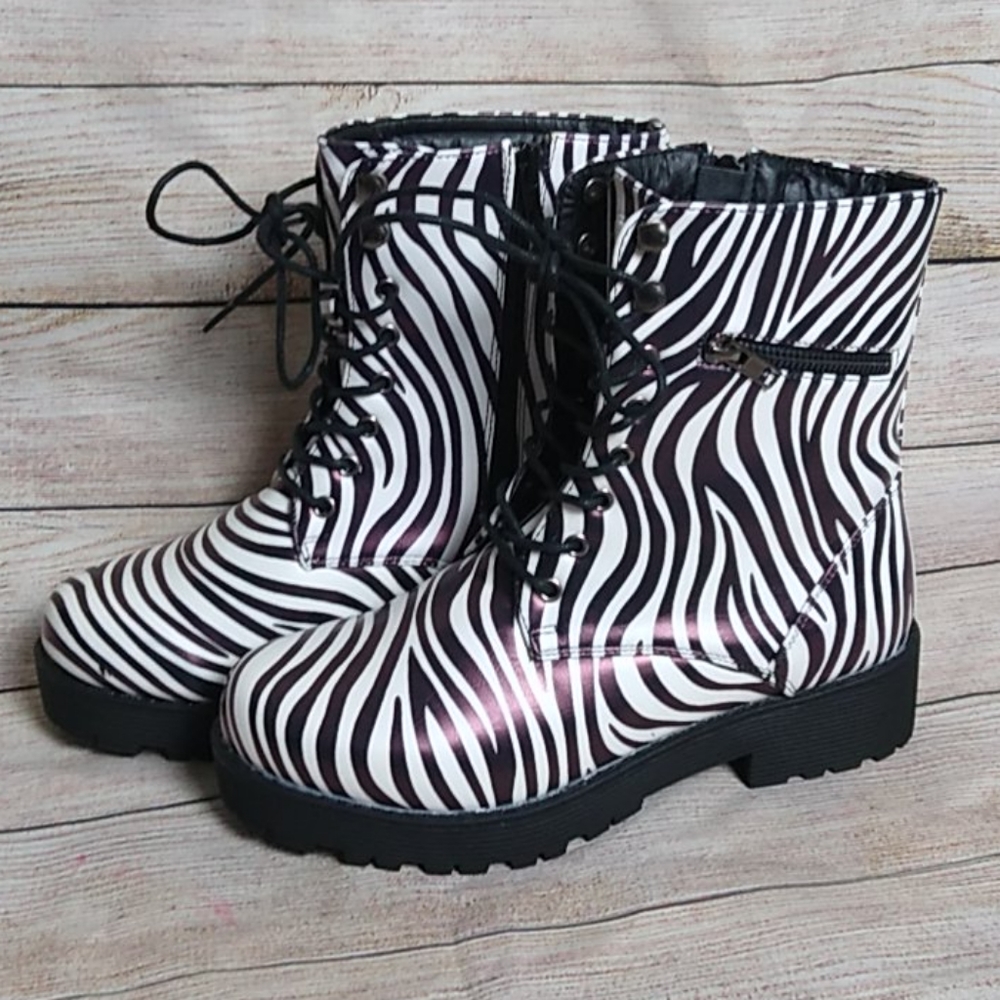 NWOT Zebra print combat boots size 7.5